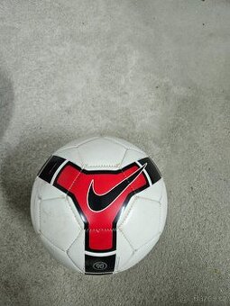 Nike míč