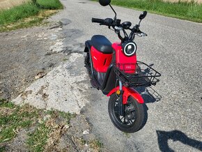 elelektrický skútr E-MOPED elektro motorka NIU U Pro Sport