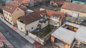 Prodej rodinný dům 6+2, na pozemku 225 m2, obec Mochov, okr.
