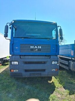 Man TGA 26.4406x2 s hydraulickým jeřábem