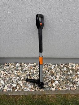 Fiskars teleskopický vytrhávač plevele