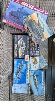 ​Velká kolekce plastikových modelů (1/16, 1/32, 1/35)