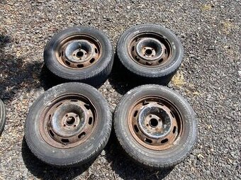 57. Sada zimních pneu 205/65 r15 vč disků 4x108