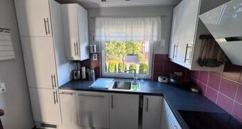 Moderní bílá linka se spotřebiči,7210