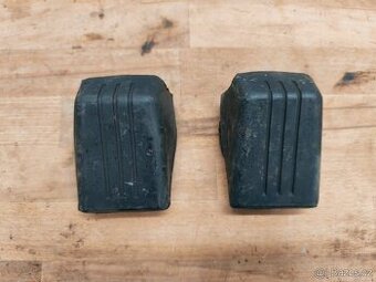 ŠKODA 110R 110r 110 r KRYTY ZADNÍCH PANTU