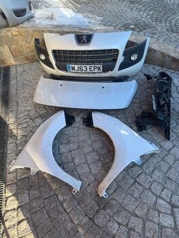 Díly z vozu Peugeot 3008 nárazník kapota blatniky