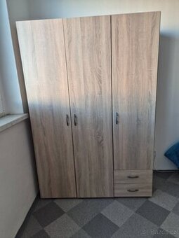 Šatní skříň