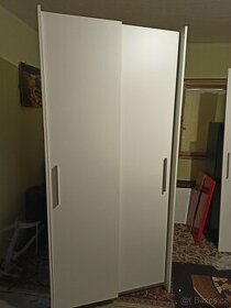 Skříň s posuvnými dveřmi - 1