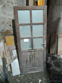 dveře dřevěné