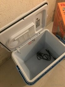 Elektrický chladicí box 12 V / 230 V do auta - 1