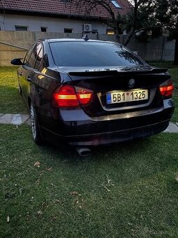 Bmw e90 320d  /  na náhradní díly