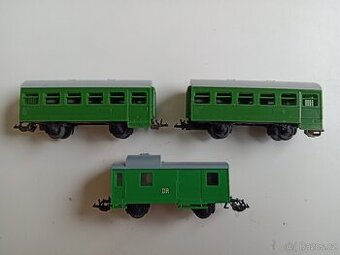 TT, služební vůz a 2 osobní vozy býv. DR, Zeüke/Tillig