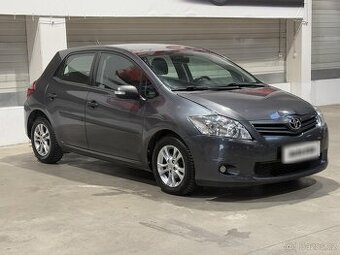 Toyota Auris 1.4 , 66 kW nafta, 2011