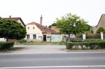 Prodej domu a stodoly, pozemek 999m2, v Dolních Břežanech