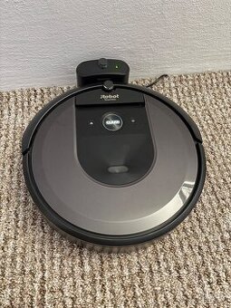 iRobot Roomba i7 - top stav, záruka 1 rok, nové díly