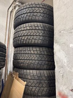 285/40 r22 Vredestein zimni