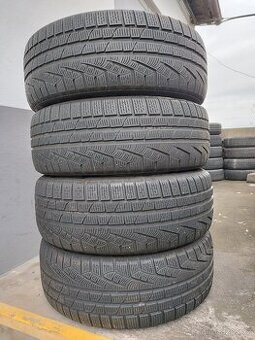 ZIMNÍ PIRELLI 215/55 R17 - PĚKNÉ