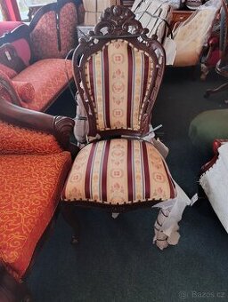 Nové historizující křeslo