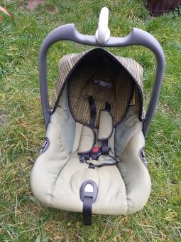 Autosedačka pro miminko
