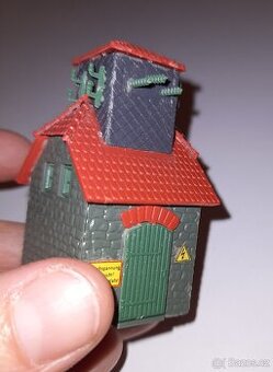 Trafostanice k mašinkám, do kolejiště TT