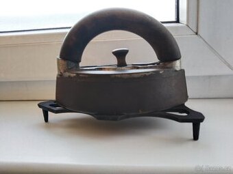 Prodám starou žehličku i se stojánkem