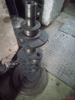 motor volha gaz 24,nebo uaz ,ne aro