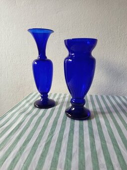 Starožitná váza - kobaltové sklo Tasice