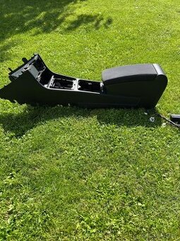 Loketní opěrka Passat B7, s měničem napětí 230V