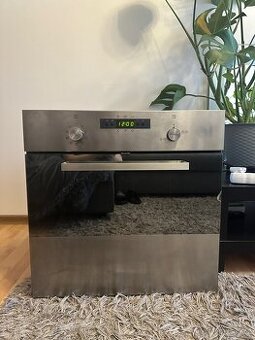 Vestavná horkovzdušná trouba Whirpool IKEA