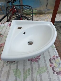 Prodej rohového umyvadla