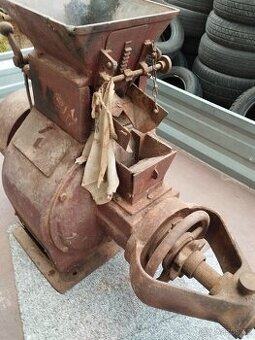 Starý šroťák na obilí