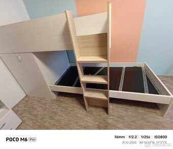 Dětská patrová postel