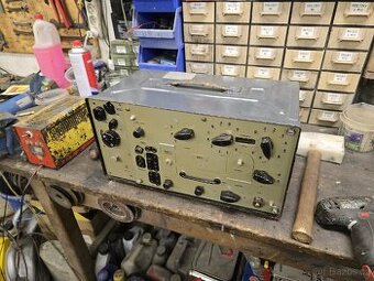 Armádní vysílačka RM-31 z tanku