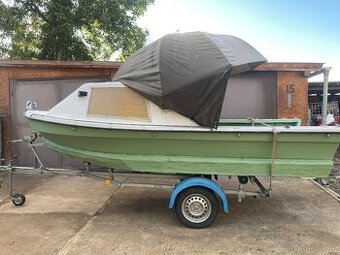 Prodám kajutovou loď