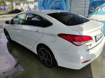 Prodám Hyundai i40 1.7crdi Prémium původ ČR servisní knížka