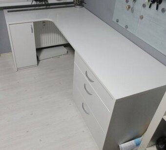 Psací stůl rohový - Výborný stav