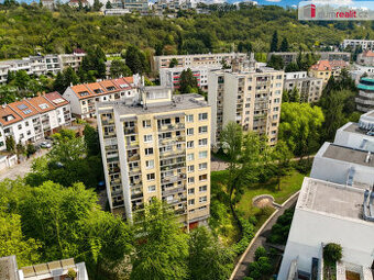 Světlý byt 2kk + balkon, 35 m2 + 3,8 m2 balkon, OV, Praha 5 