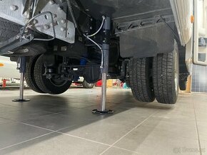 Hydraulické stabilizační nohy pro obytný vůz