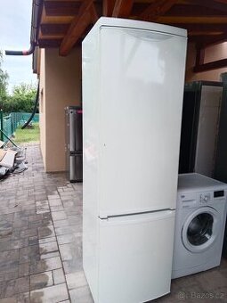 Lednice s mrazakem Zanussi