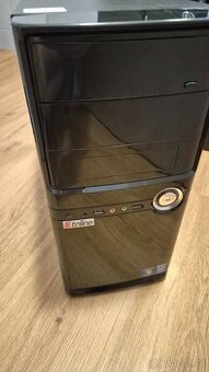 Kancelářský počítač s OS Windows 11