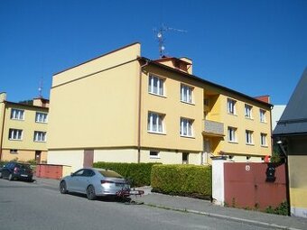 Pronájem bytu 3+1 s balkonem a garáží v Sušici