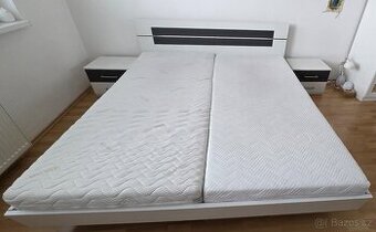 Kompletní ložnice (postel + rošty + stolky + 2 matrace)