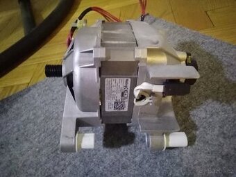 Motor z pračky Indesit 3 roky starý, dobrý stav