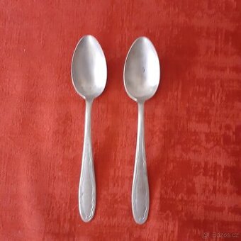 starožitné reklamní lžičky