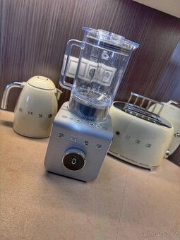 Vysoce výkonný stolní mixér SMEG