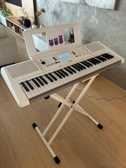 Keyboard YAMAHA EZ300 s dynamikou se stojanem