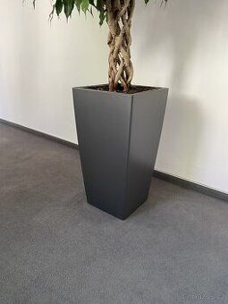 Květináč velký  PC 2500,-