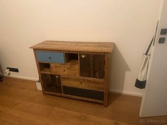 komoda masivní dřevo