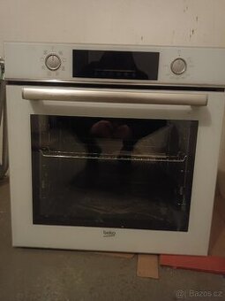Vestavná trouba Beko
