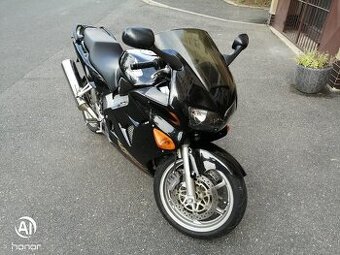 Honda VFR 800  FI 72Kw r.v.2000